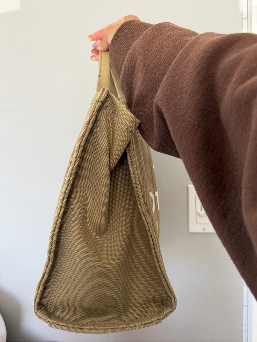 Marc Jacobs Canvas Tote Bag in Khaki with White Logo - Picture 3 of 6